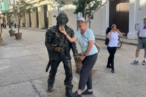 Alumni travel to Cuba