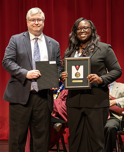 Latoya Gatewood-Young '11 receives the Alumni Horizon Ribbon Award from Arian Ravanbakhsh, former chair of the Washington College Alumni Board.